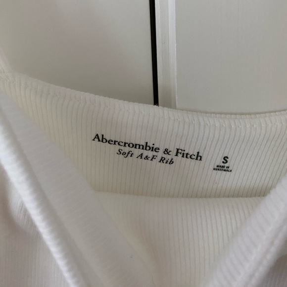 A&F Ribbed cropped tank - Picture 3 of 3